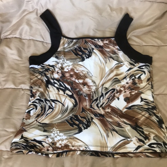 ❇️4/$20 Sleeveless casual top - Picture 5 of 5